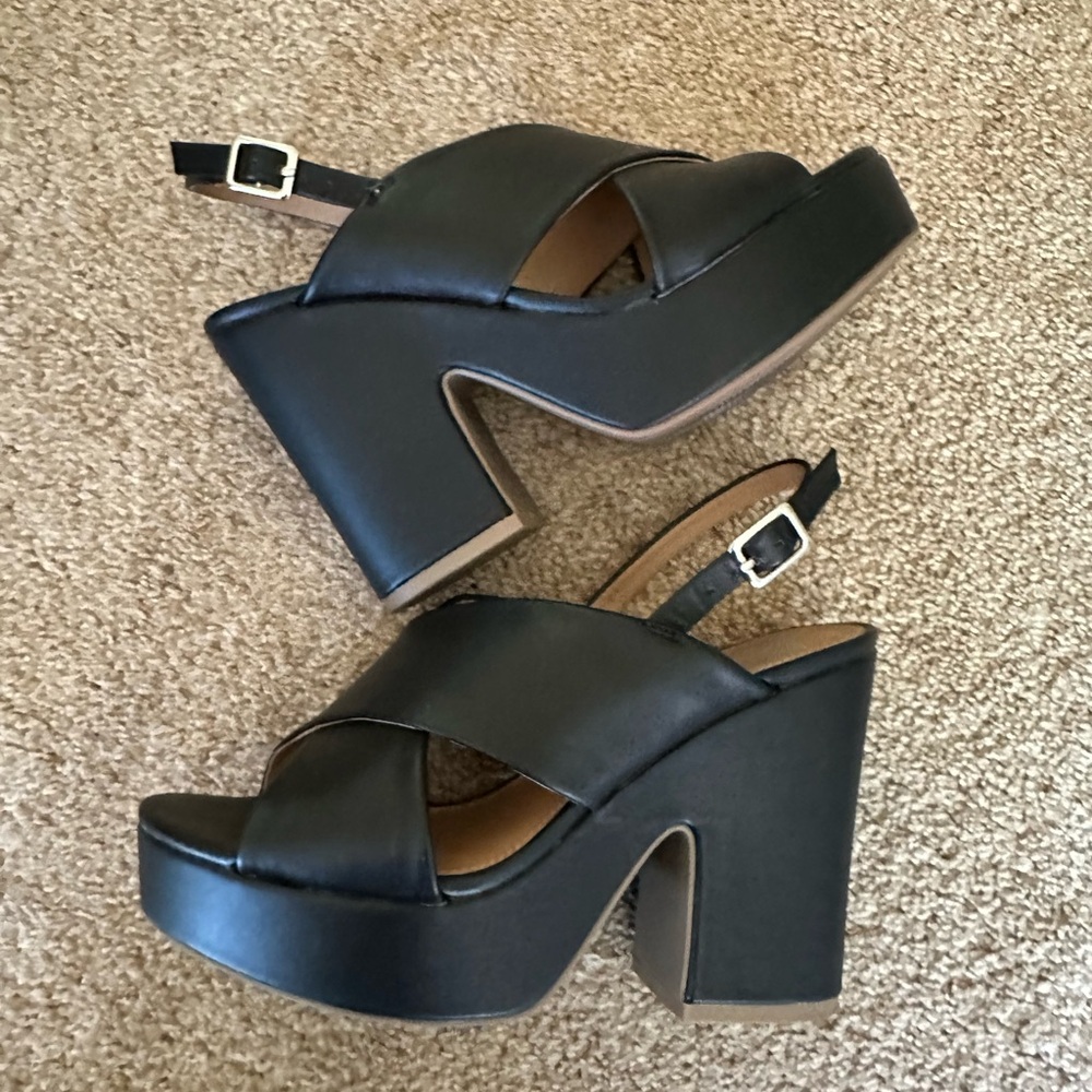 Dolce Vita Cypress Platform sandals